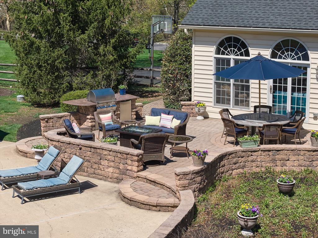 37 ALEXANDERS COURT