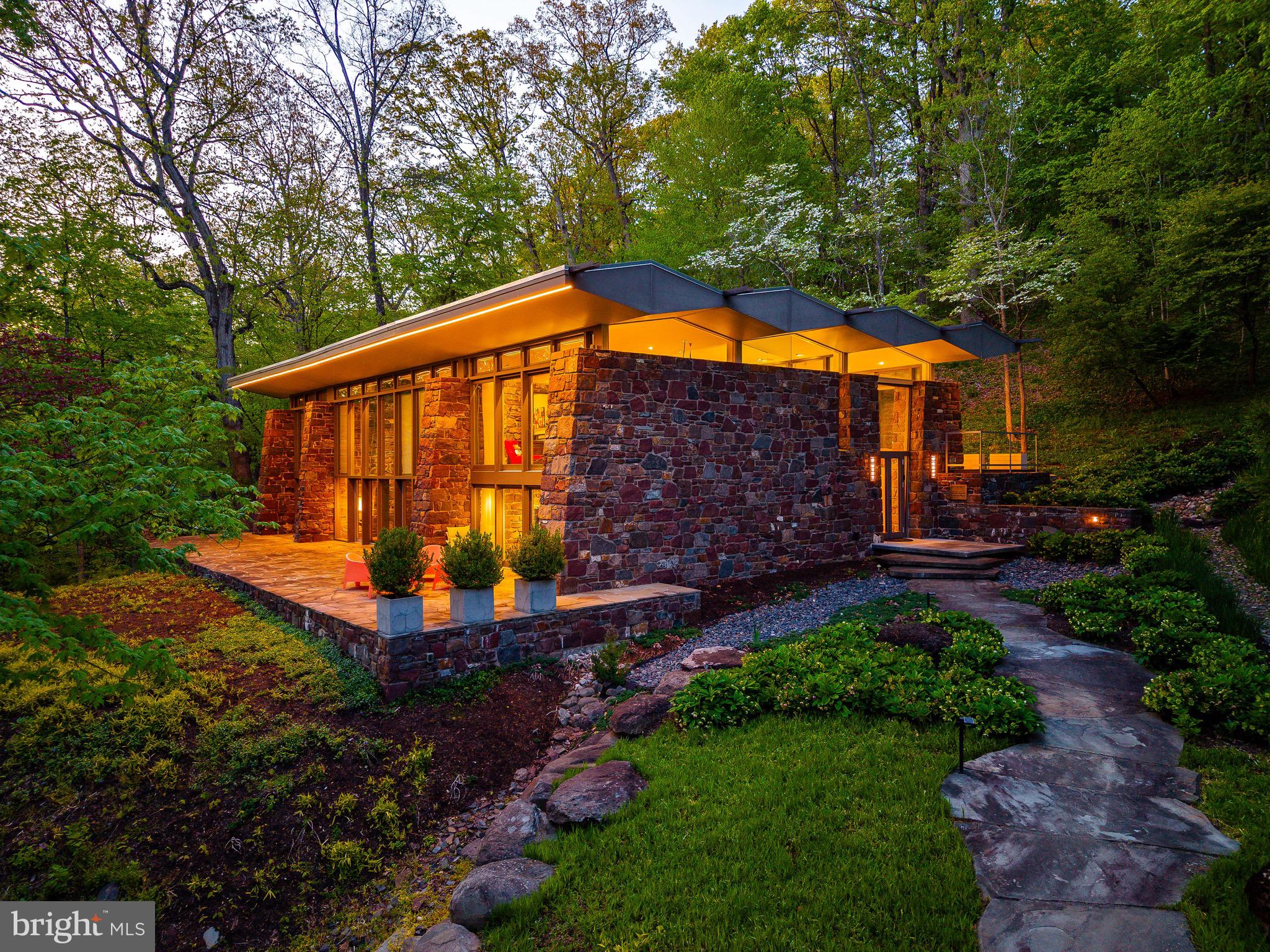 372 BROWNSBURG ROAD