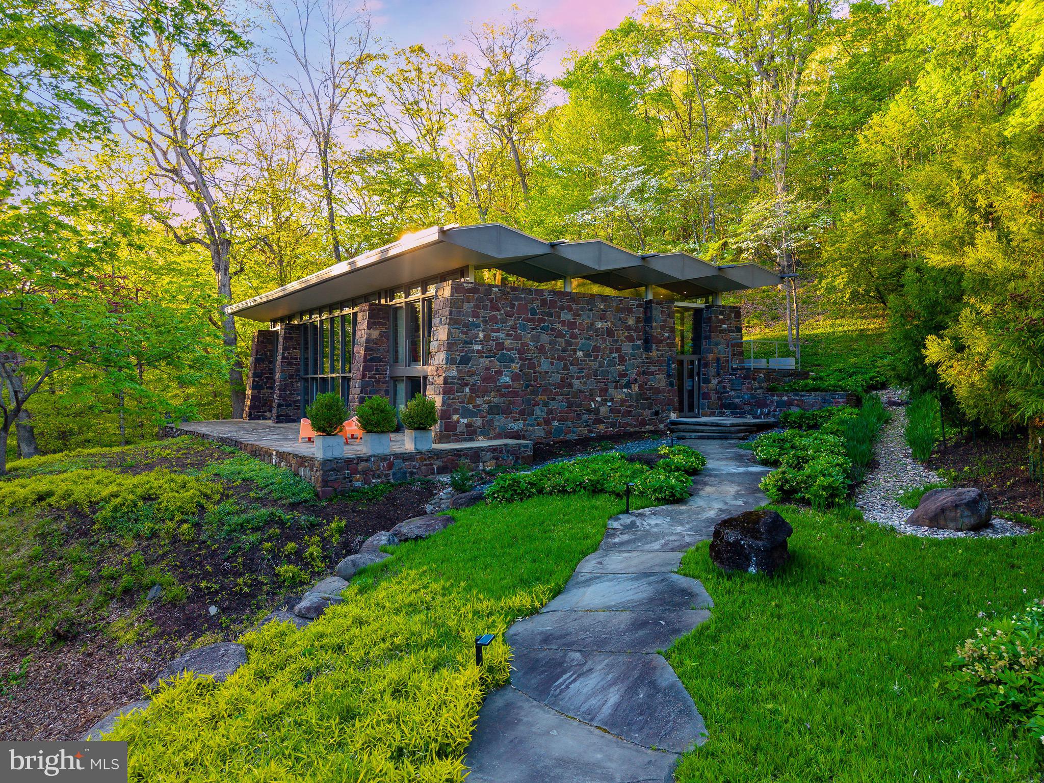 372 BROWNSBURG ROAD