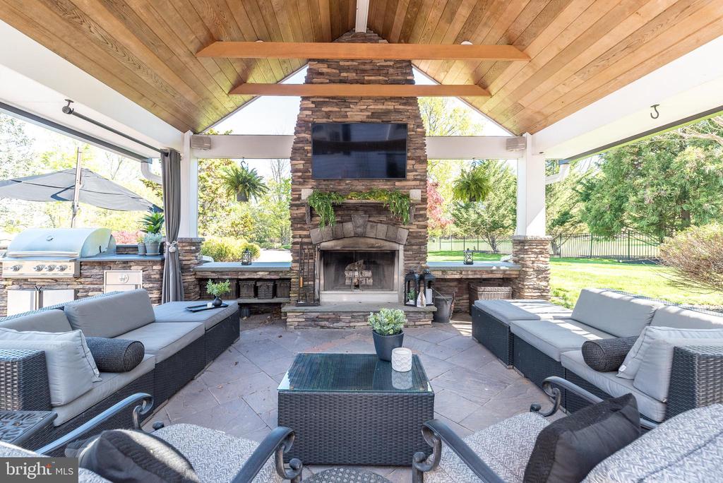 2209 DENBEIGH DRIVE