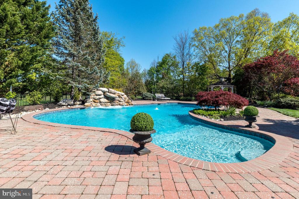 2209 DENBEIGH DRIVE