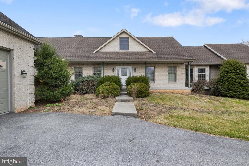 12 SIMMONS ROAD