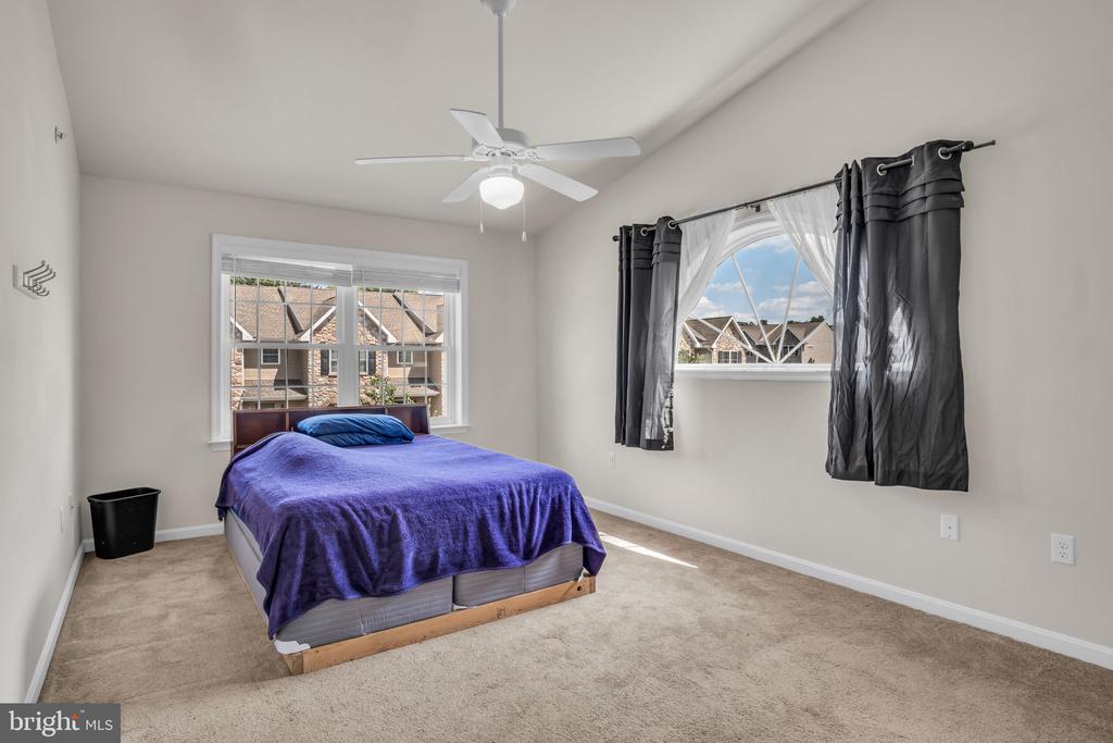 343 MELBOURNE LANE
