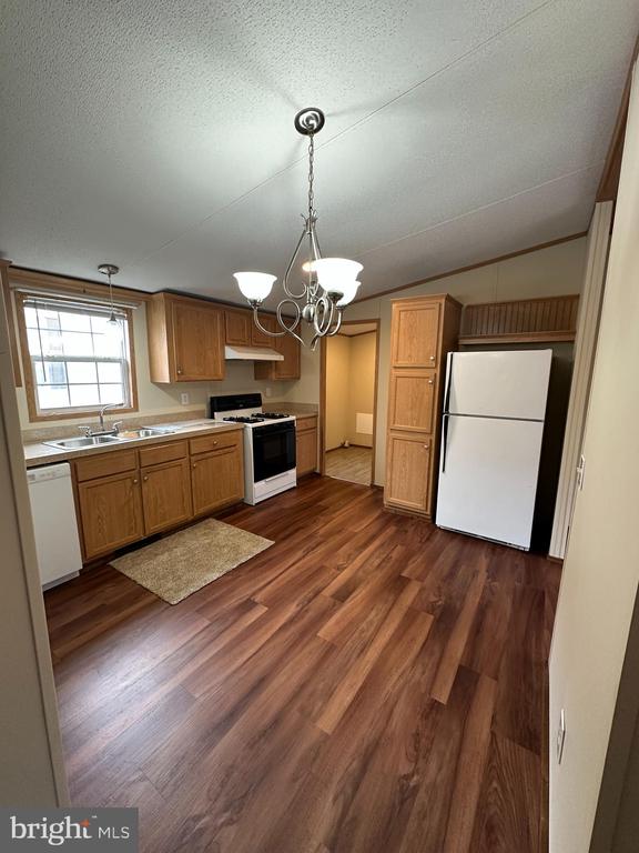 52 LORI CIRCLE