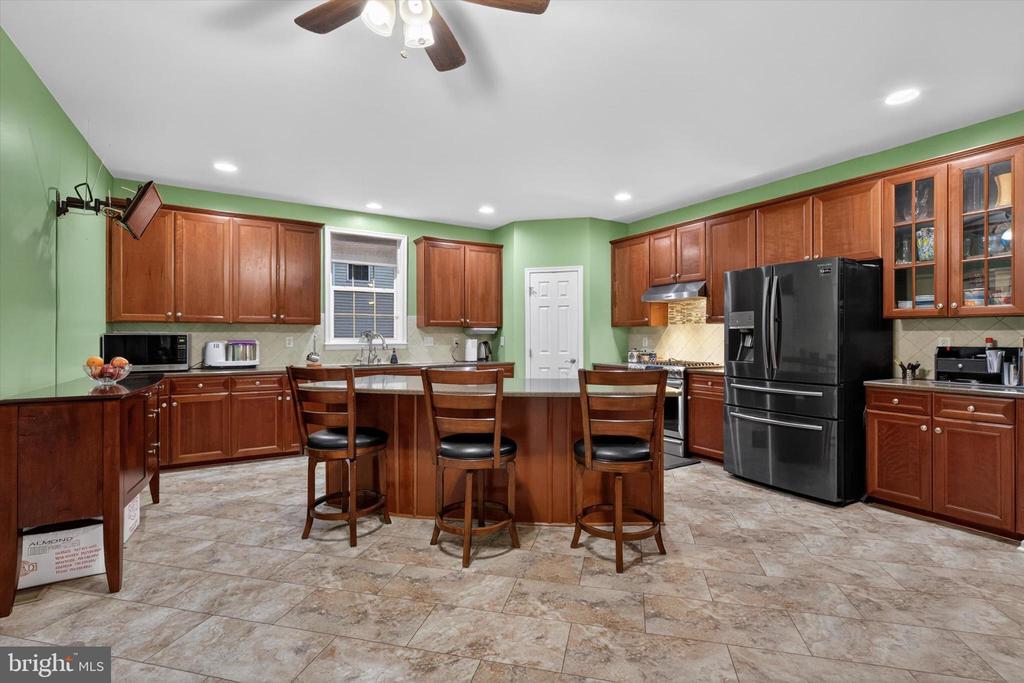 16 FOXWOOD BOULEVARD