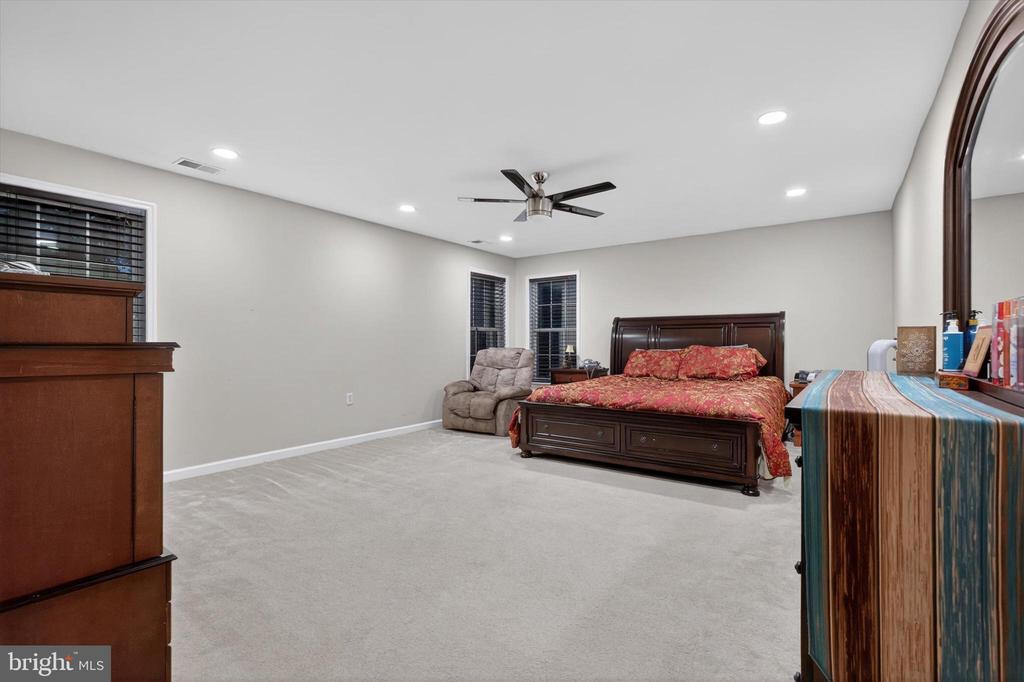 16 FOXWOOD BOULEVARD