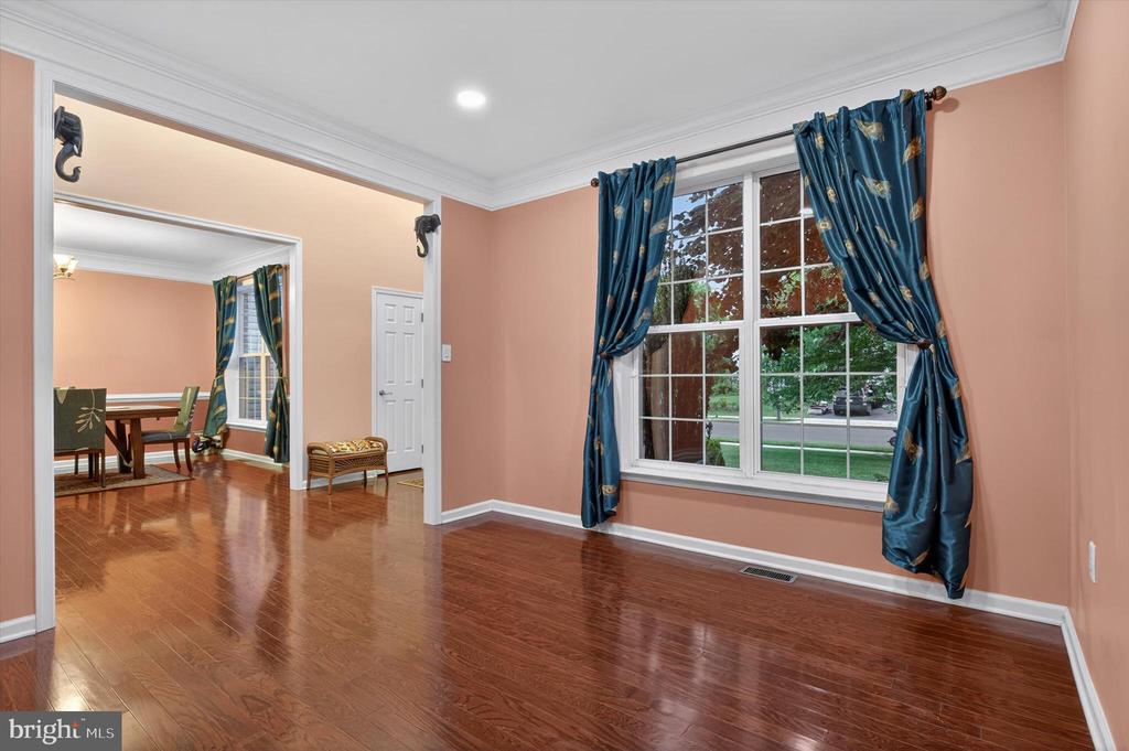 16 FOXWOOD BOULEVARD