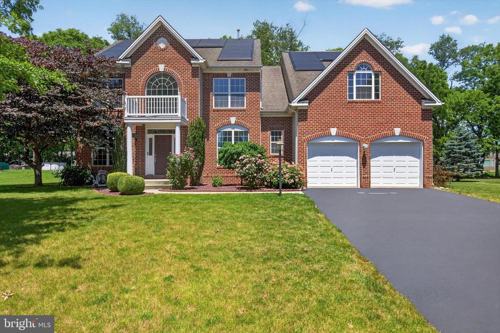 16 FOXWOOD BOULEVARD