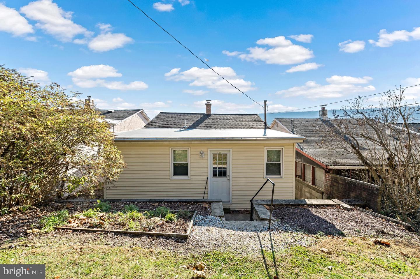 753 Edgemont Ave