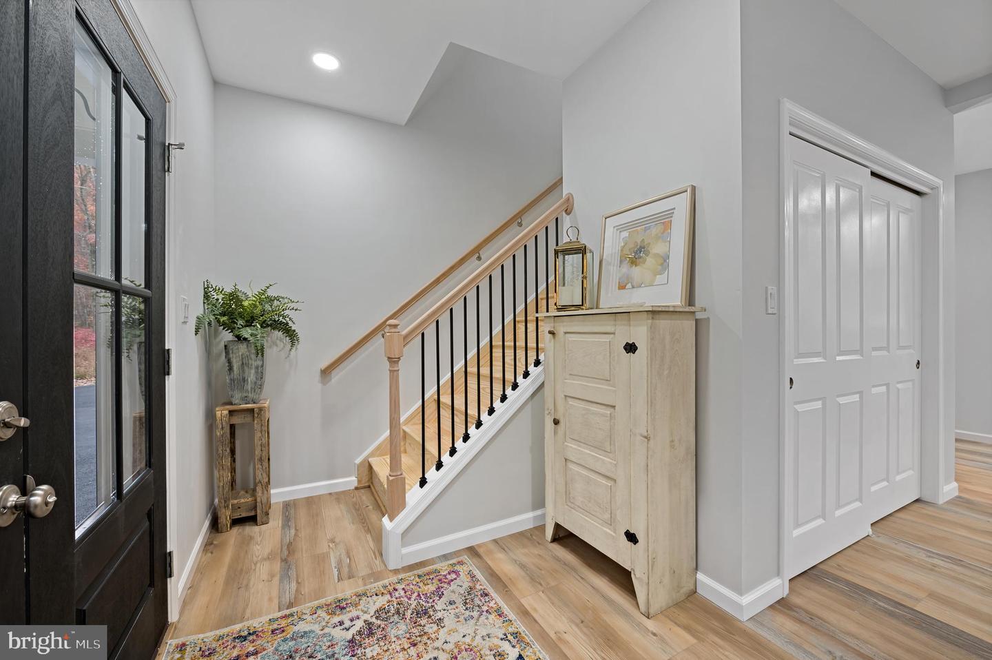 25 Oak Ln W