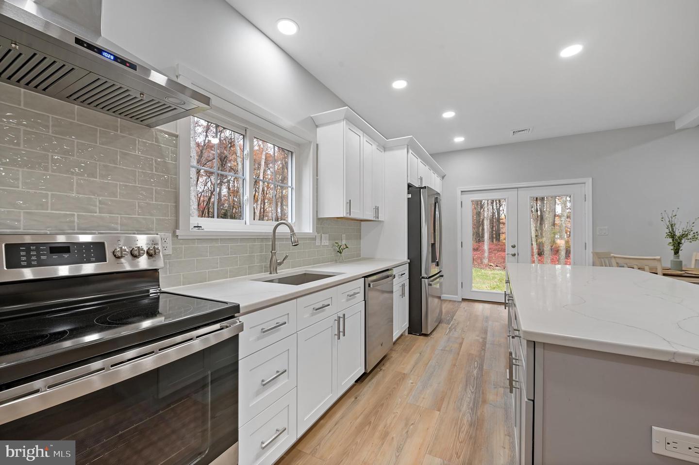 25 Oak Ln W