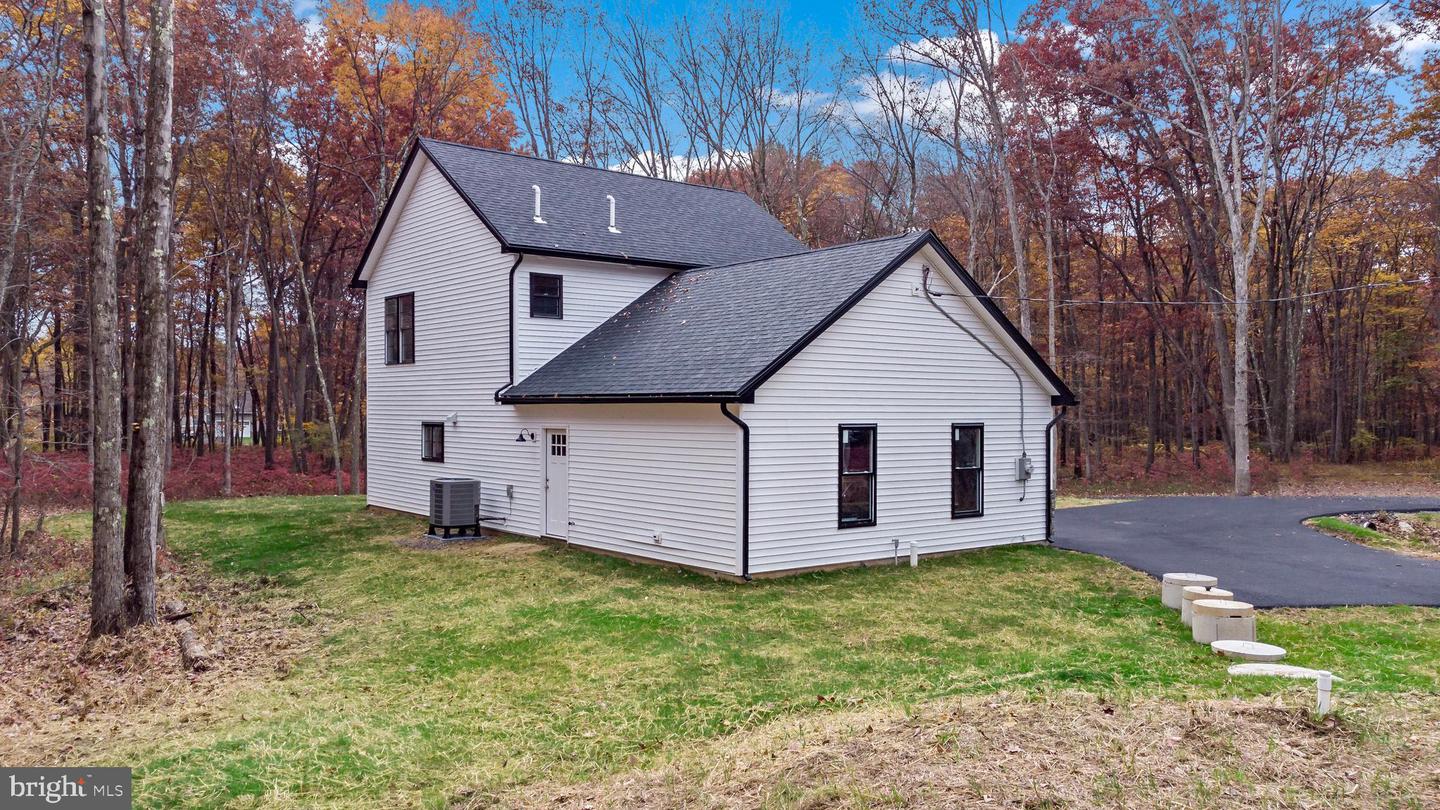 25 Oak Ln W