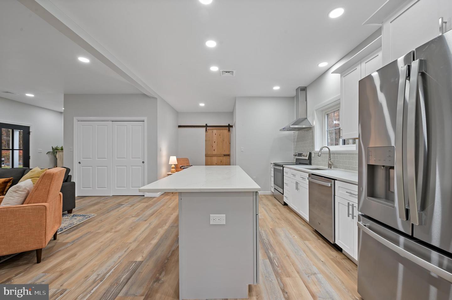 25 Oak Ln W