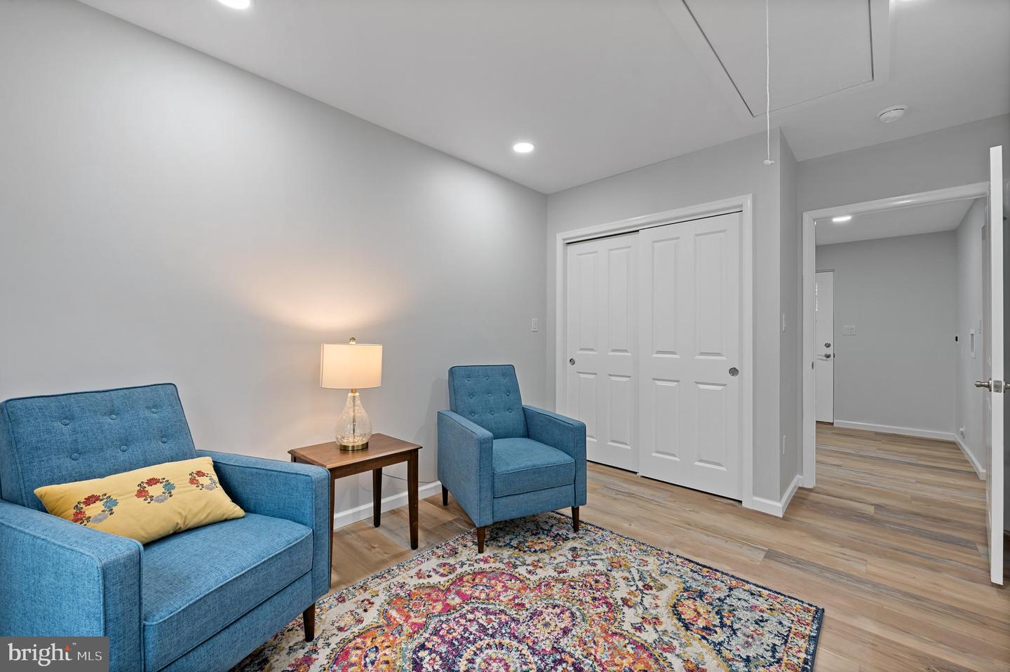25 Oak Ln W