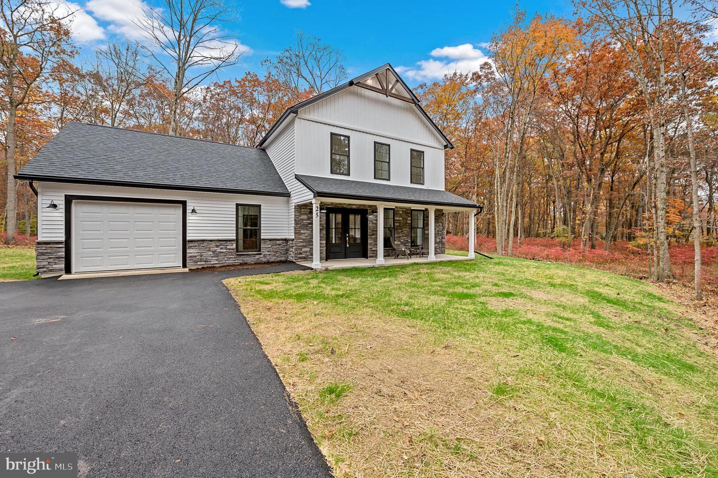 25 Oak Ln W