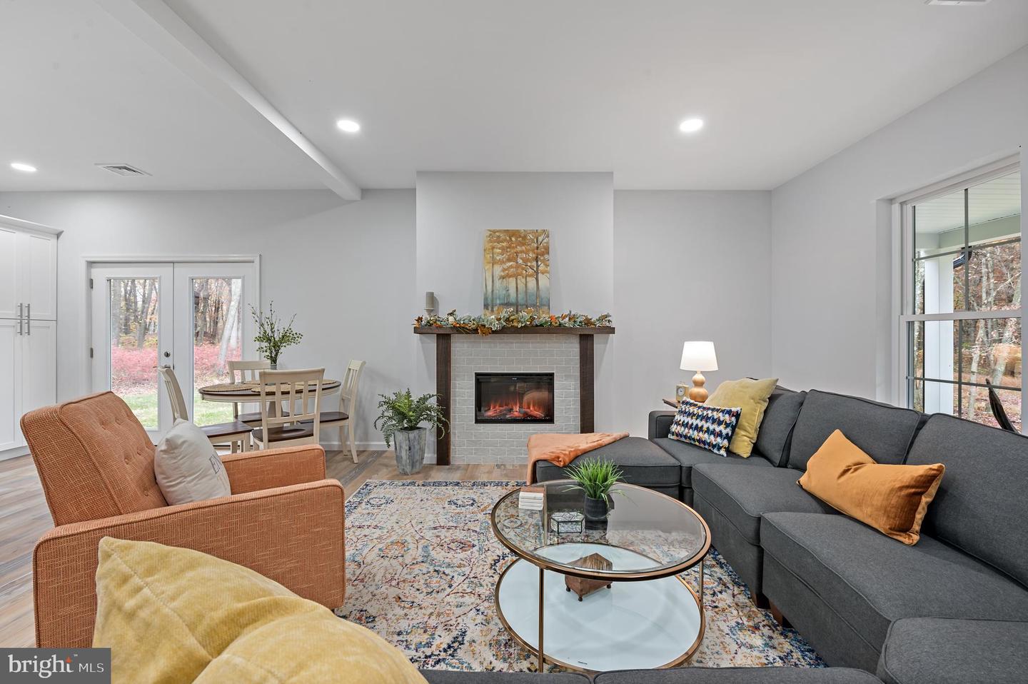 25 Oak Ln W