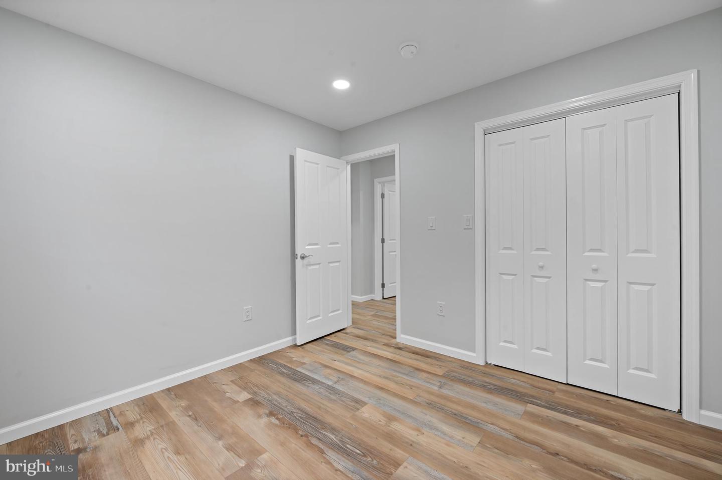 25 Oak Ln W