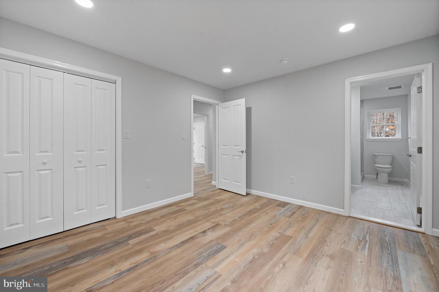 25 Oak Ln W