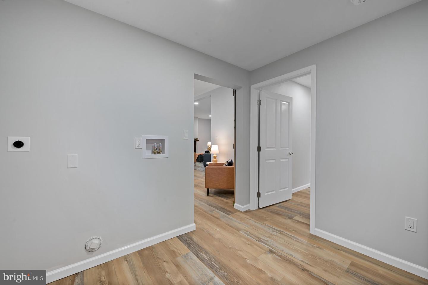 25 Oak Ln W