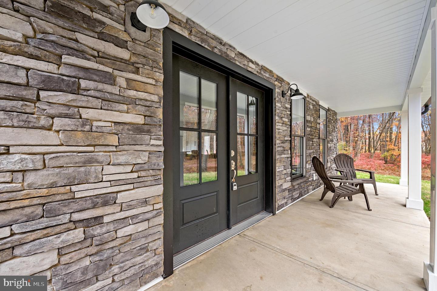 25 Oak Ln W