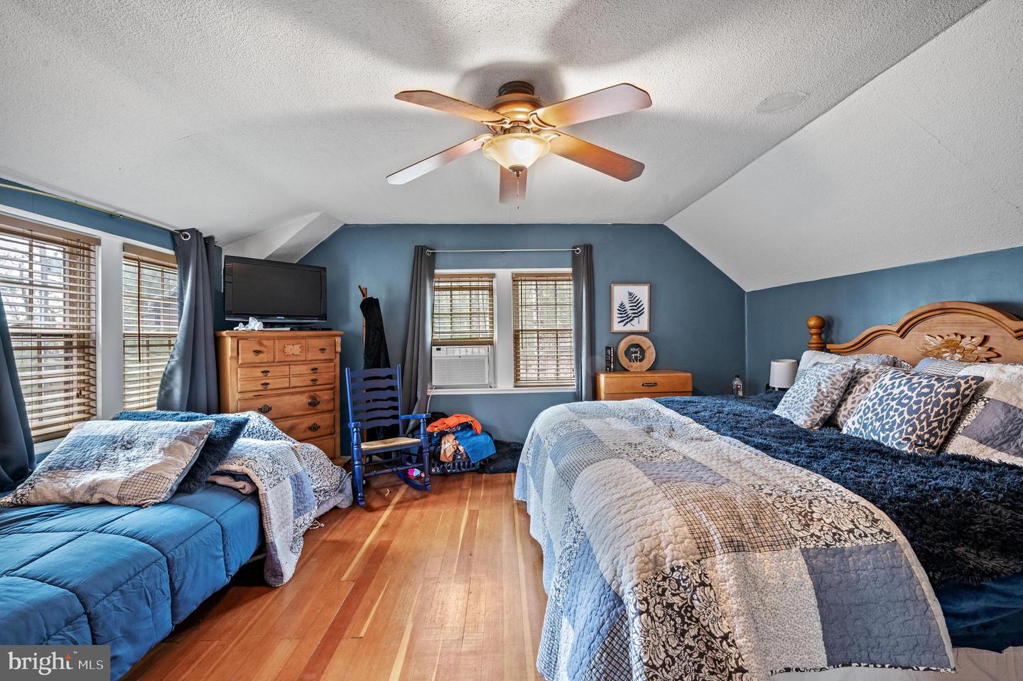 526 Moseywood Rd