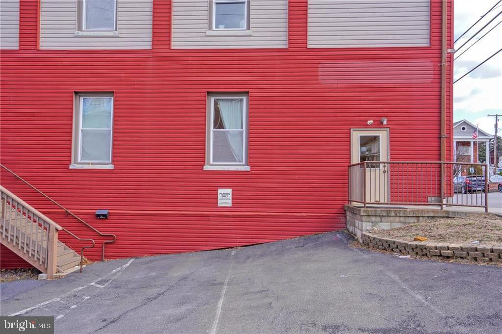90 W Center Ave