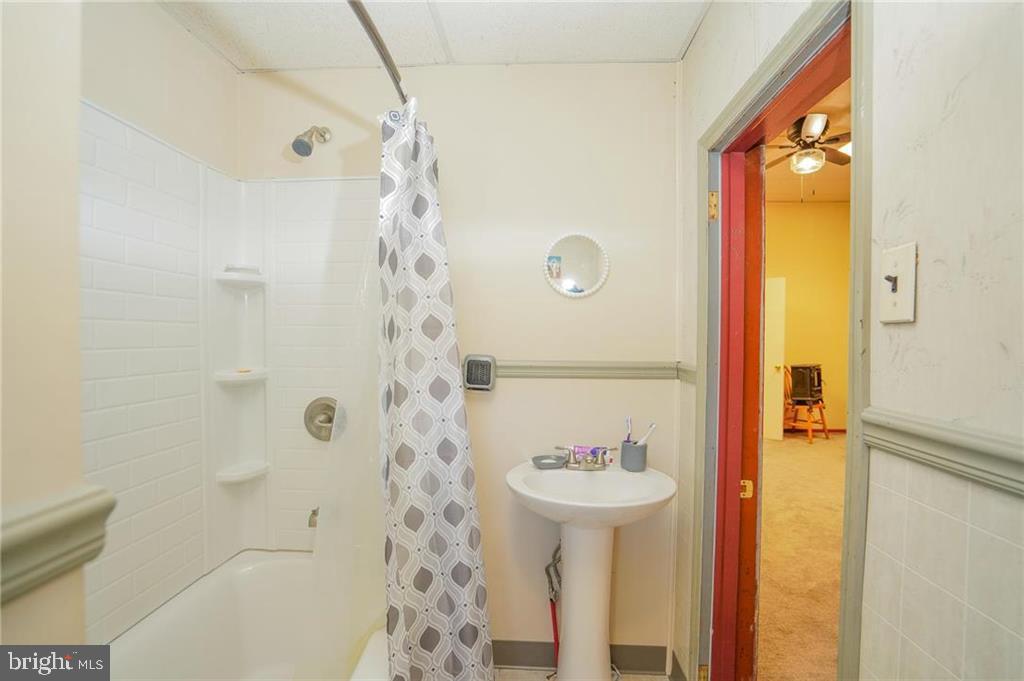 90 W Center Ave
