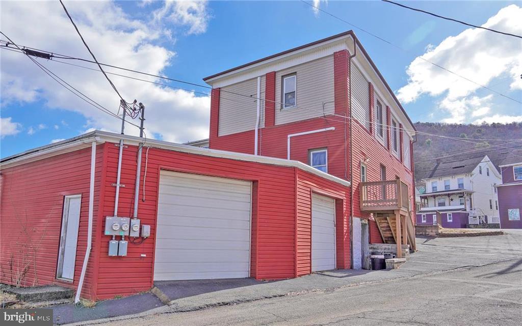 90 W Center Ave
