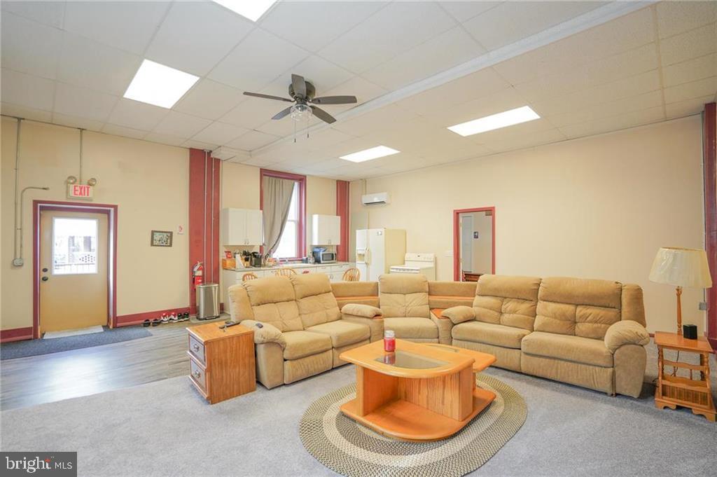 90 W Center Ave