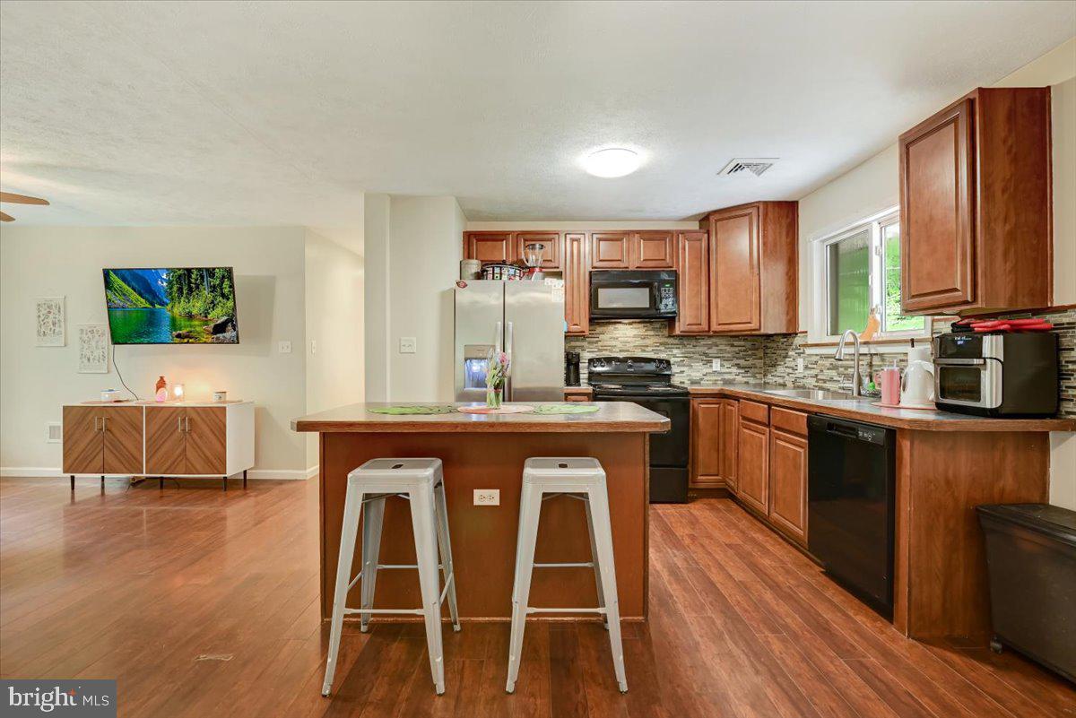 28 Andrew Dr