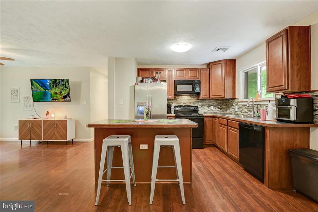28 Andrew Dr