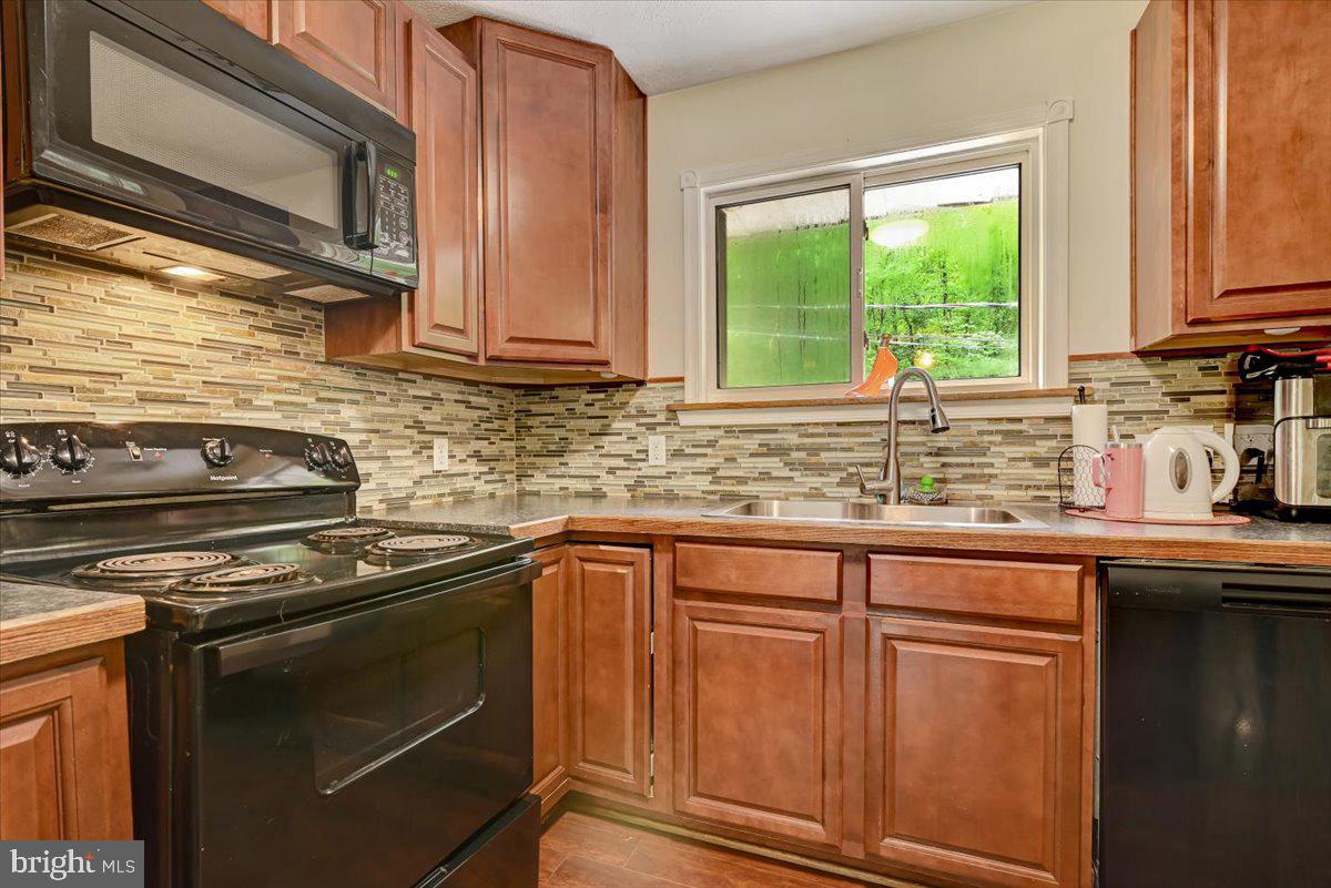 28 Andrew Dr