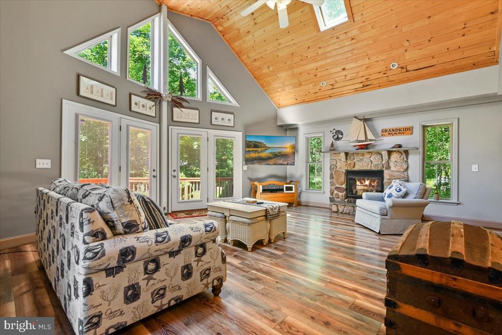 11 Pinoak Dr