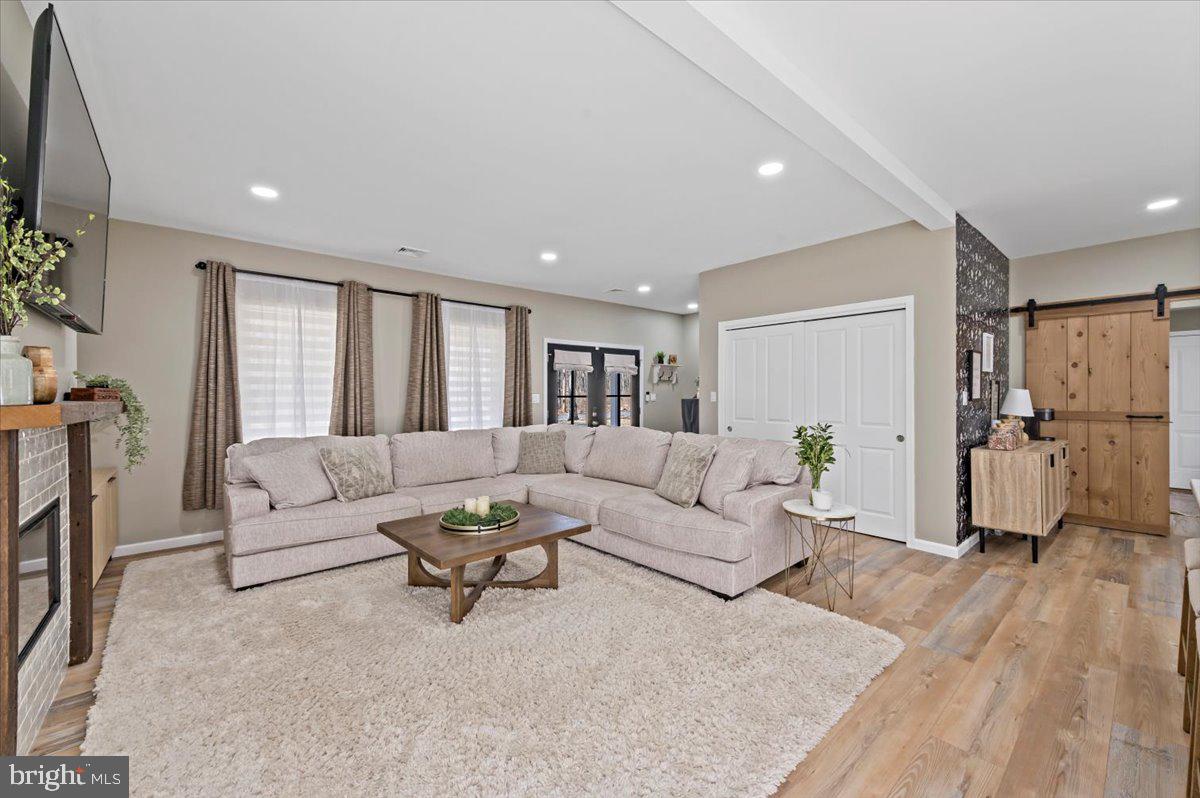 25 Oak Ln W