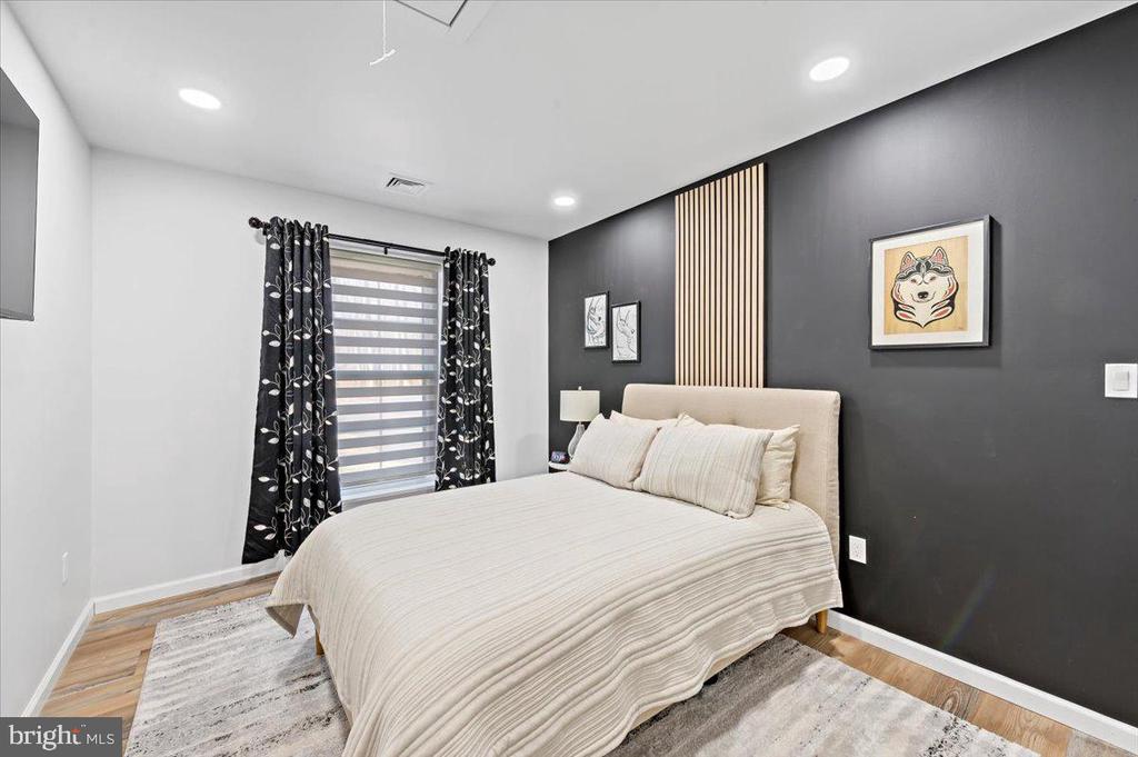 25 Oak Ln W