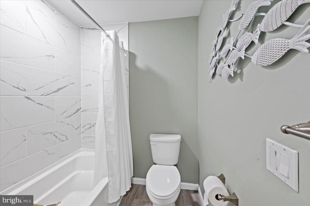 25 Oak Ln W