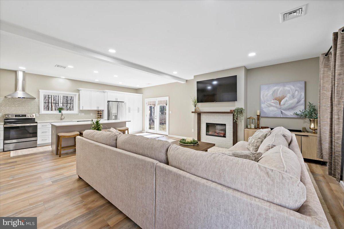 25 Oak Ln W