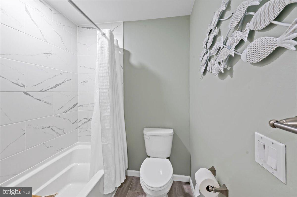 25 Oak Ln W