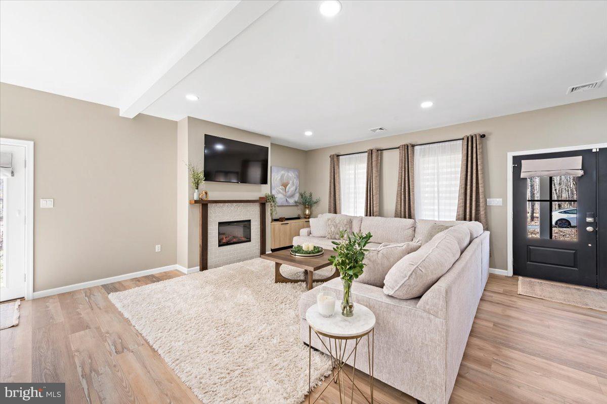 25 Oak Ln W