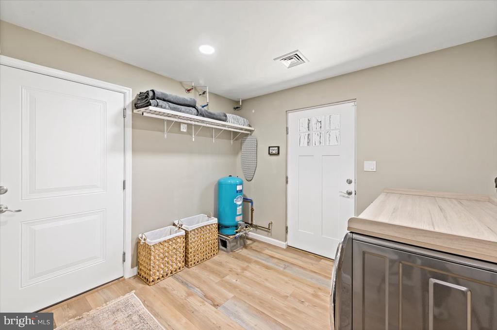25 Oak Ln W