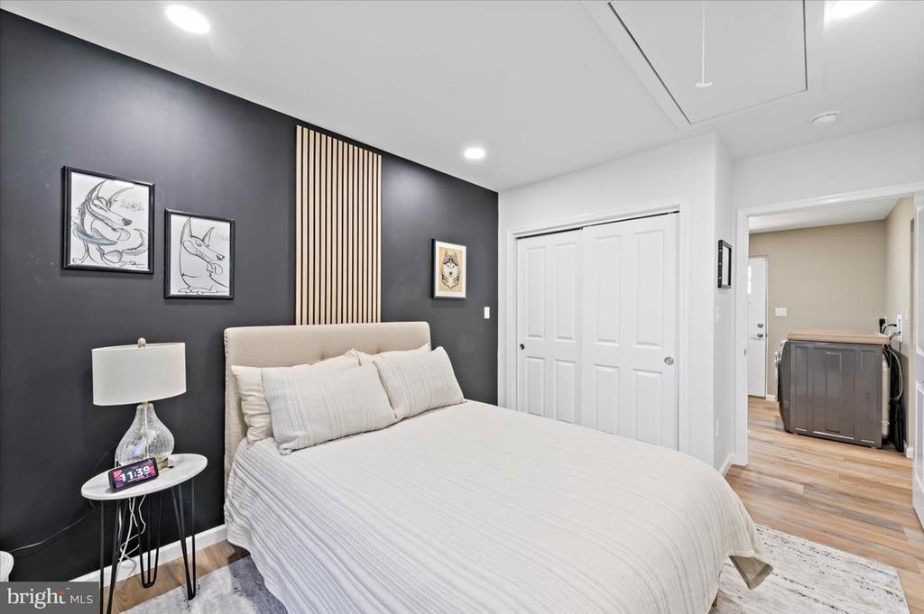 25 Oak Ln W