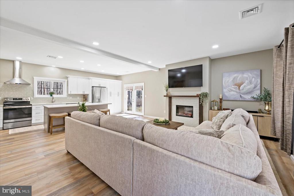 25 Oak Ln W