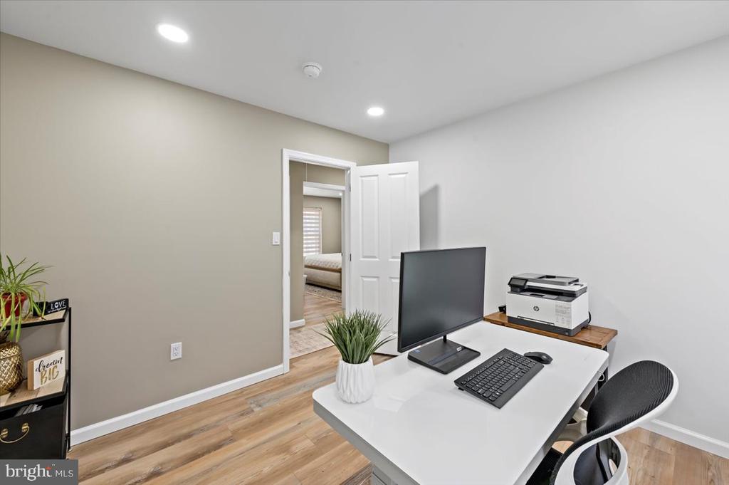 25 Oak Ln W