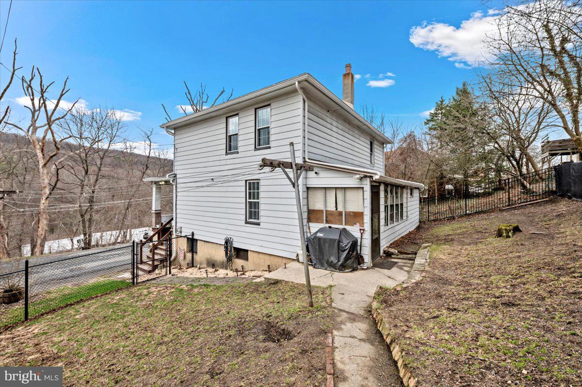 100 E Front St