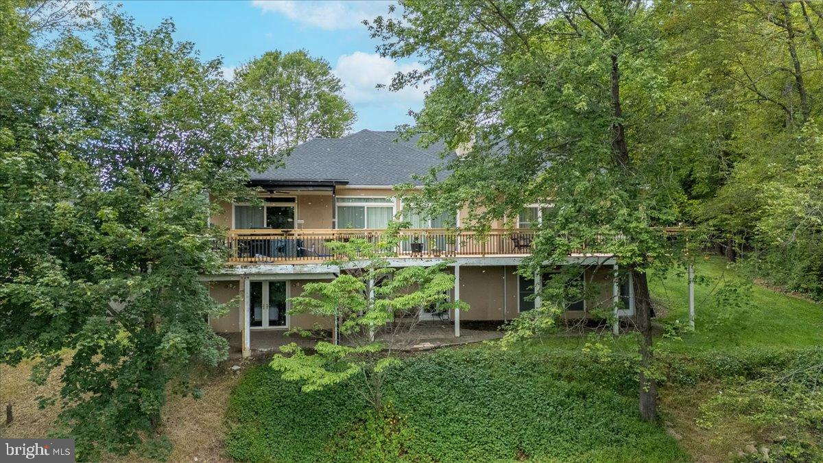 1035 Green St