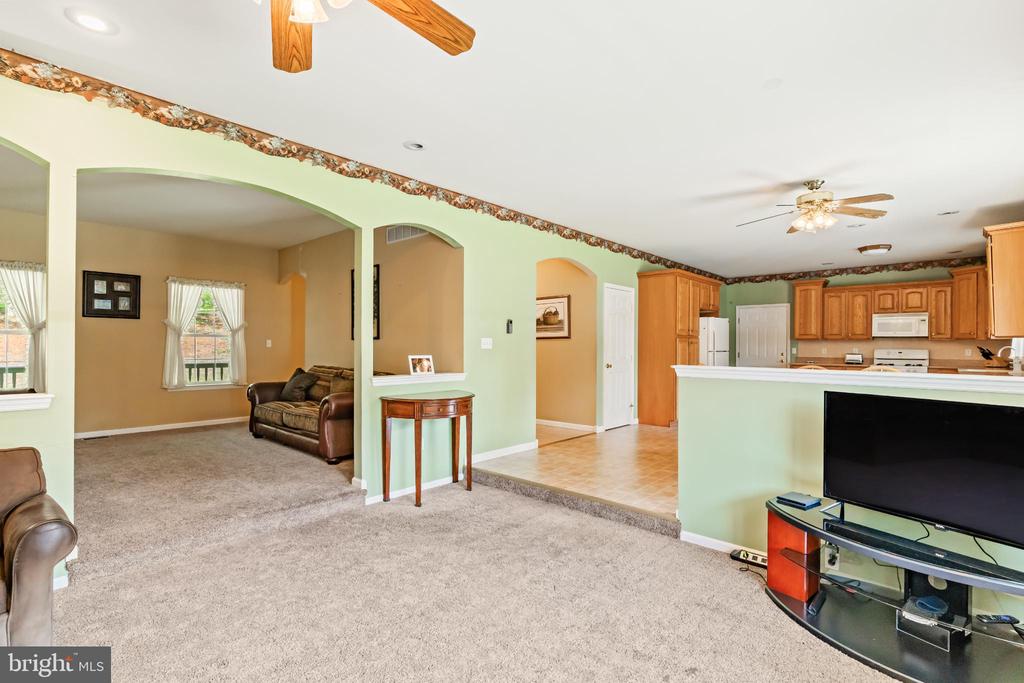 410 MAXINE DRIVE