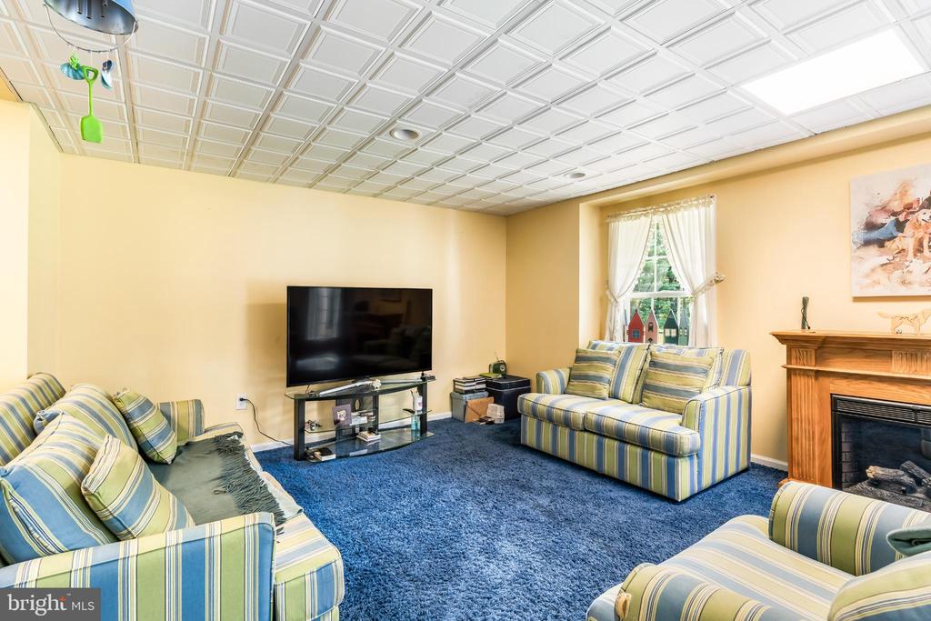 410 MAXINE DRIVE