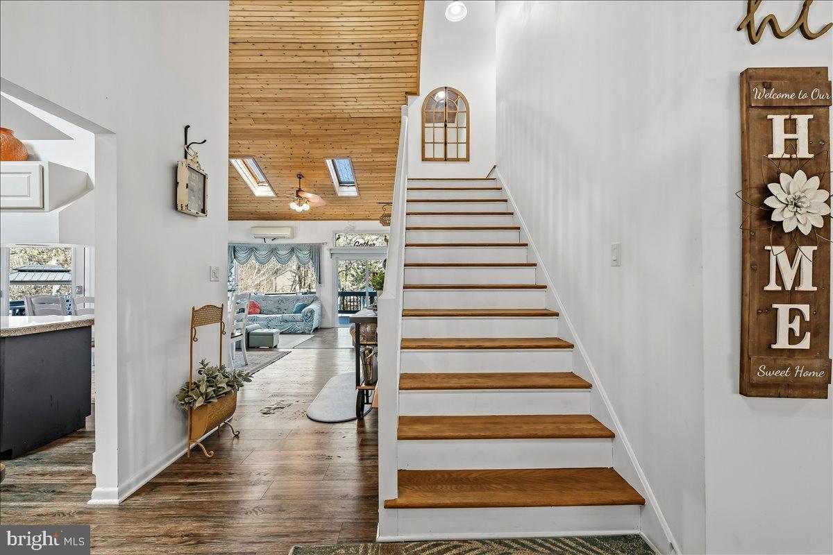 568 S OLD STAGE ROAD