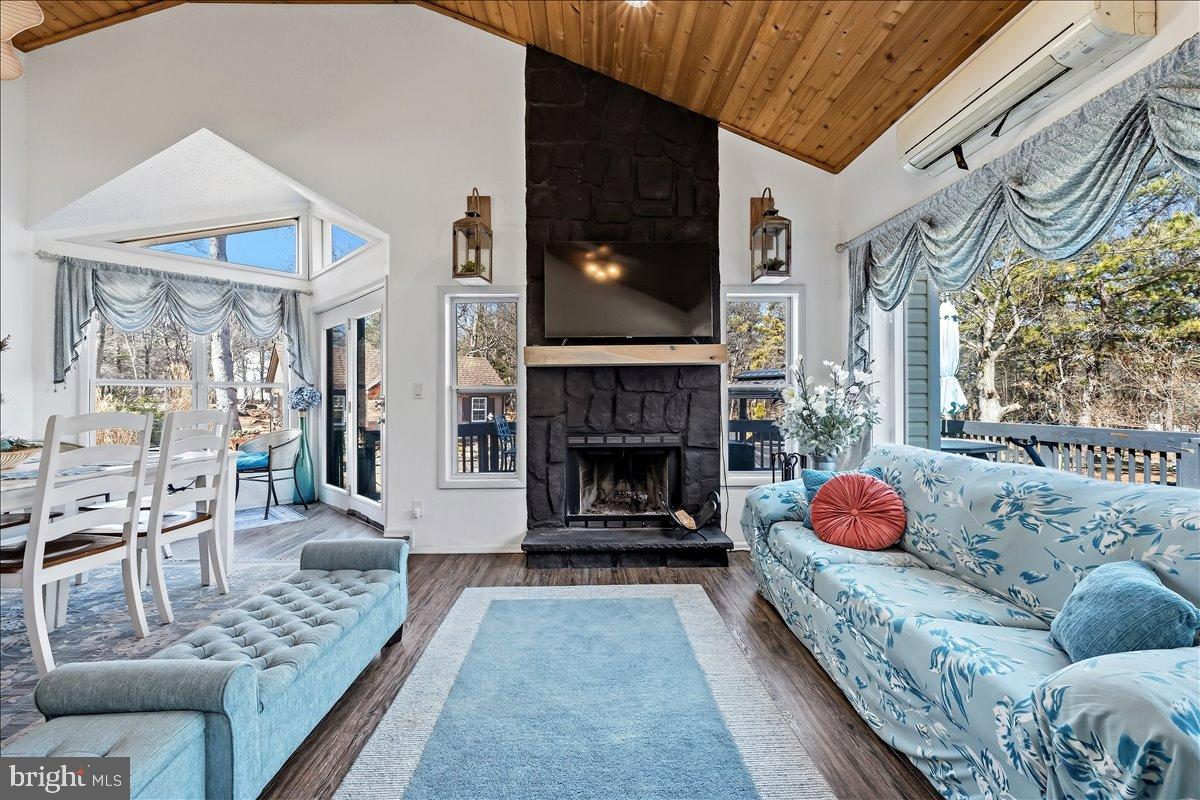 568 S OLD STAGE ROAD