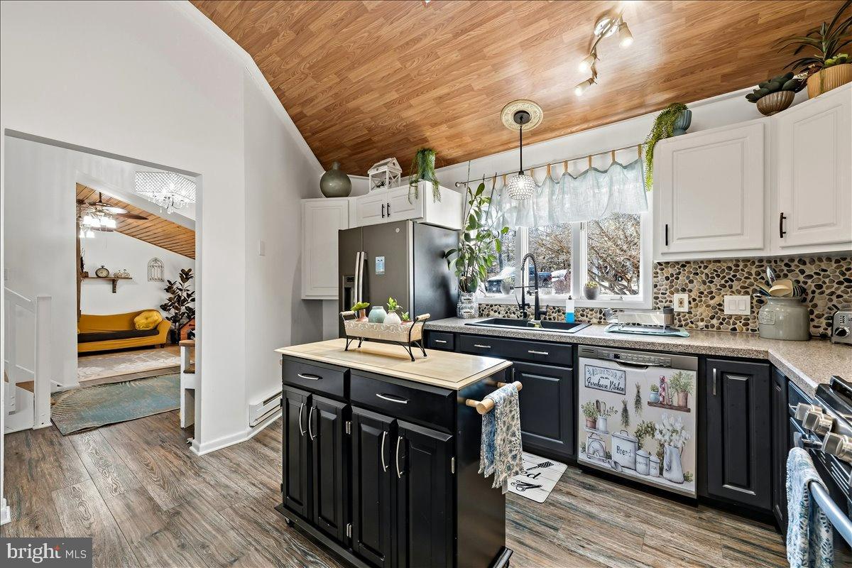 568 S OLD STAGE ROAD